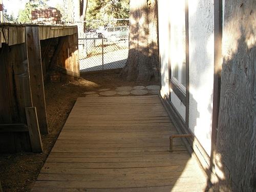 Detail Gallery Image 6 of 10 For 2556 Palmira Ave, South Lake Tahoe,  CA 96150 - 4 Beds | 2/1 Baths