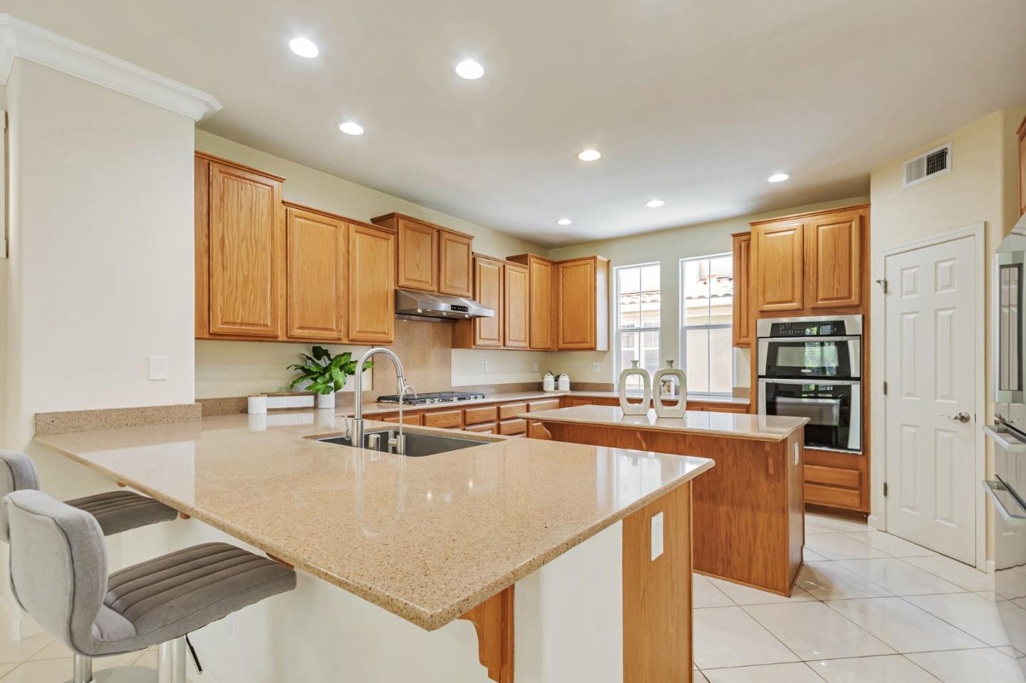 Detail Gallery Image 14 of 52 For 755 Adeline Ave, San Jose,  CA 95136 - 4 Beds | 3/1 Baths