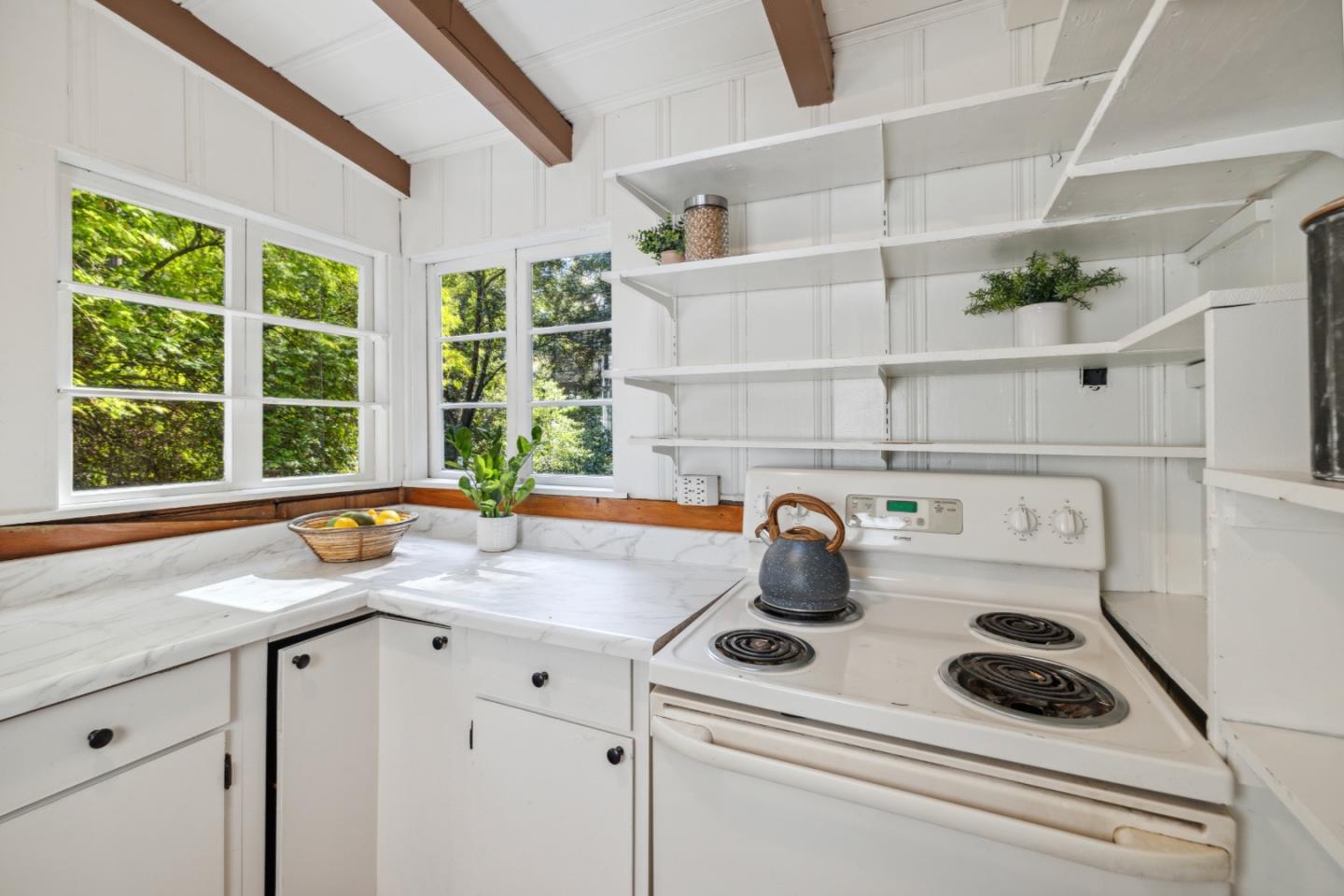 Detail Gallery Image 11 of 88 For 235 Creekside Ln, Santa Cruz,  CA 95060 - 2 Beds | 2 Baths