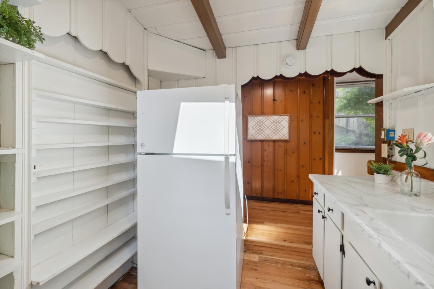 Detail Gallery Image 15 of 88 For 235 Creekside Ln, Santa Cruz,  CA 95060 - 2 Beds | 2 Baths