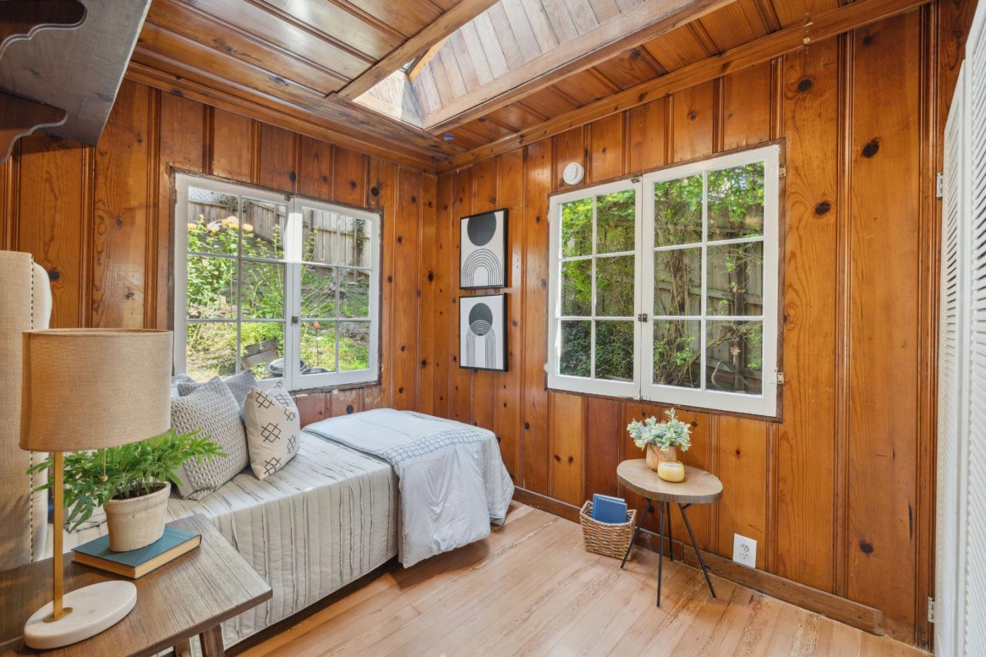 Detail Gallery Image 17 of 88 For 235 Creekside Ln, Santa Cruz,  CA 95060 - 2 Beds | 2 Baths