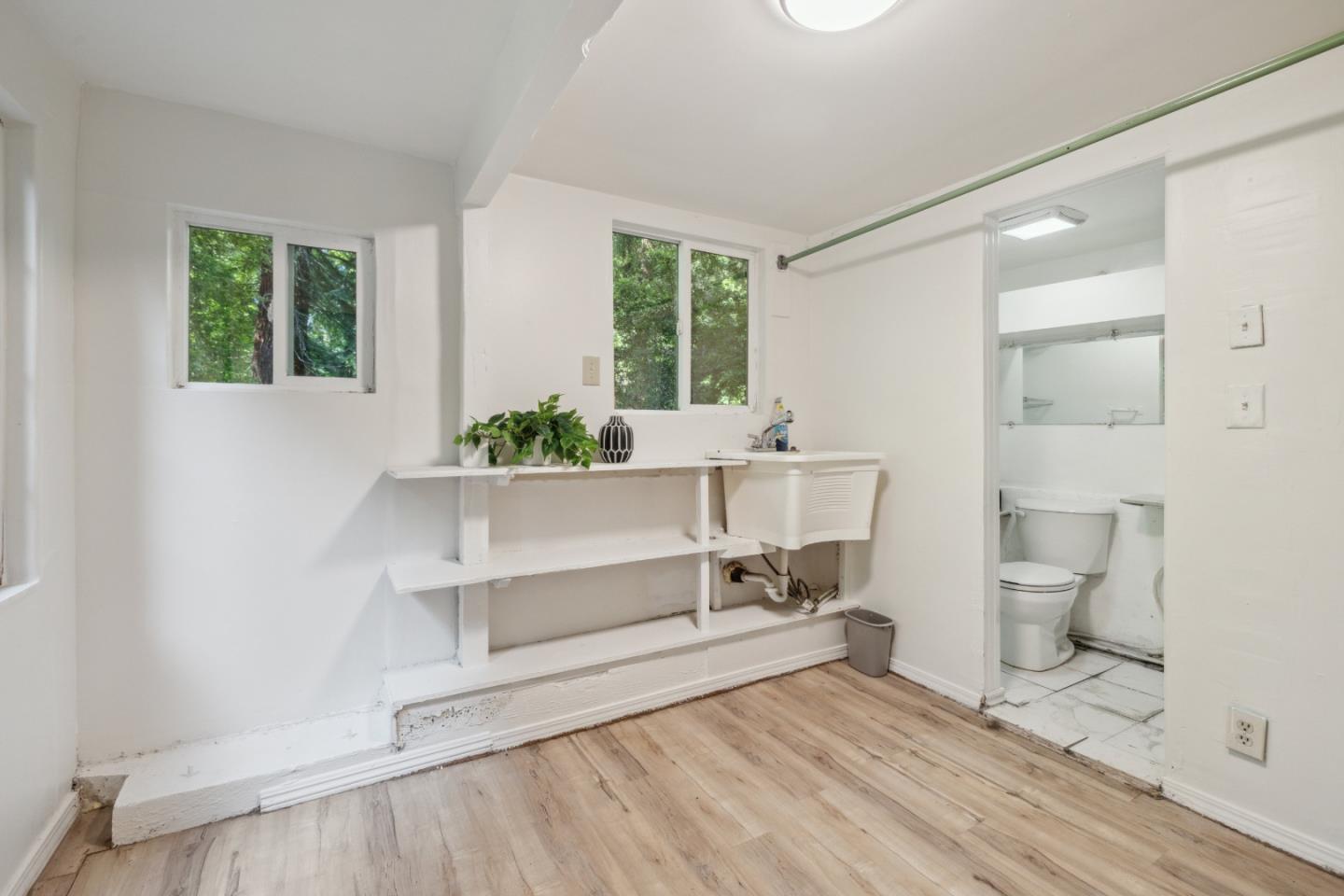 Detail Gallery Image 29 of 88 For 235 Creekside Ln, Santa Cruz,  CA 95060 - 2 Beds | 2 Baths