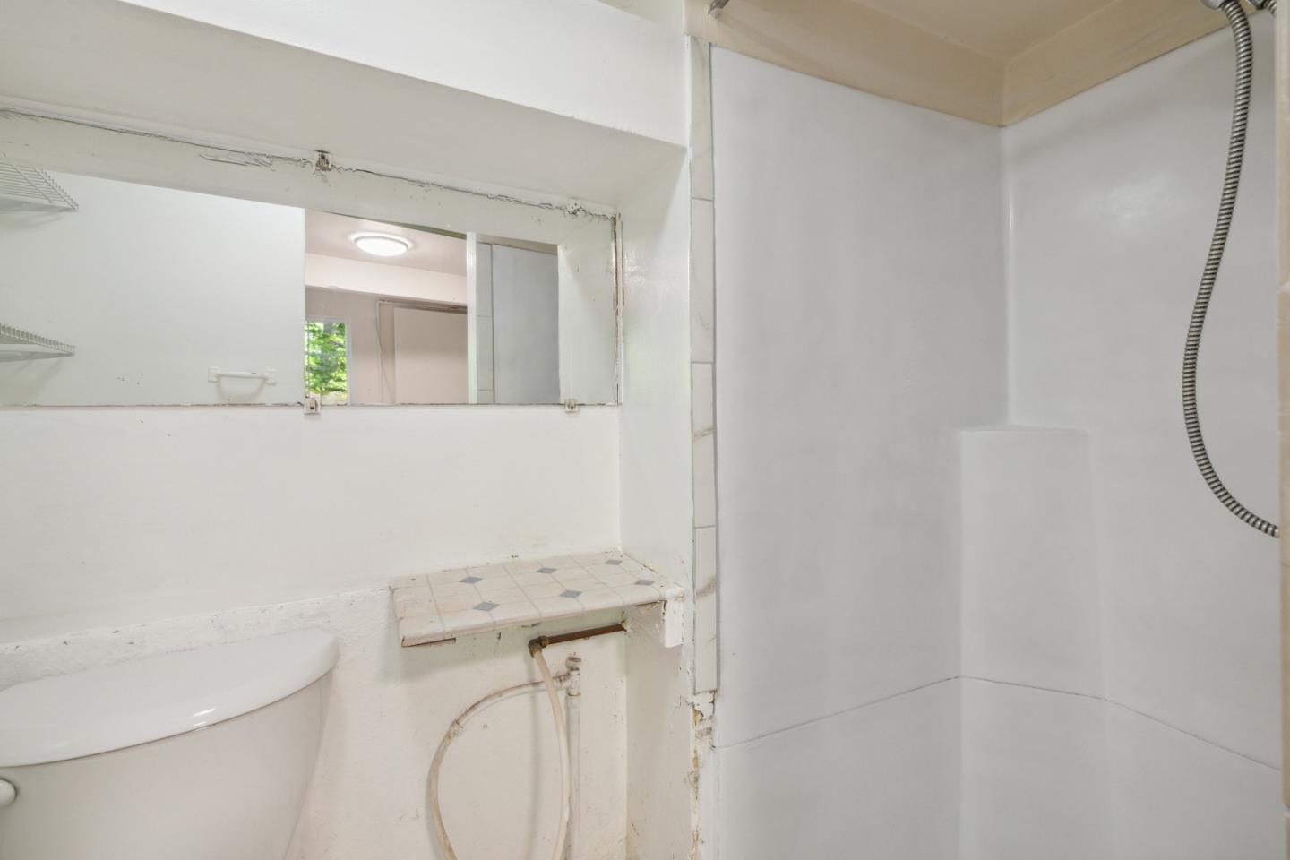 Detail Gallery Image 33 of 88 For 235 Creekside Ln, Santa Cruz,  CA 95060 - 2 Beds | 2 Baths