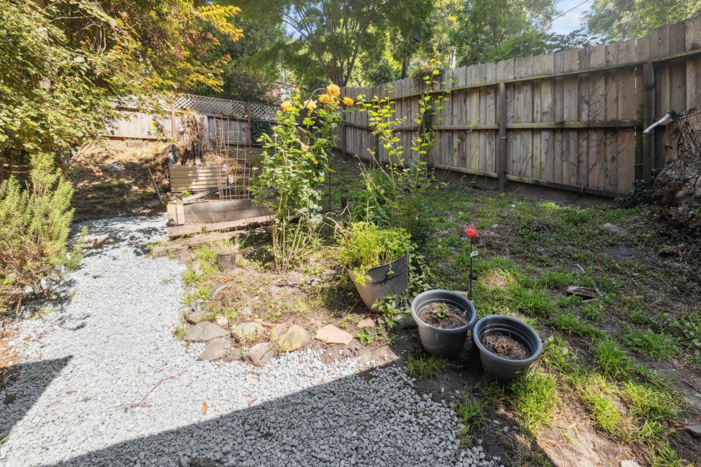 Detail Gallery Image 39 of 88 For 235 Creekside Ln, Santa Cruz,  CA 95060 - 2 Beds | 2 Baths