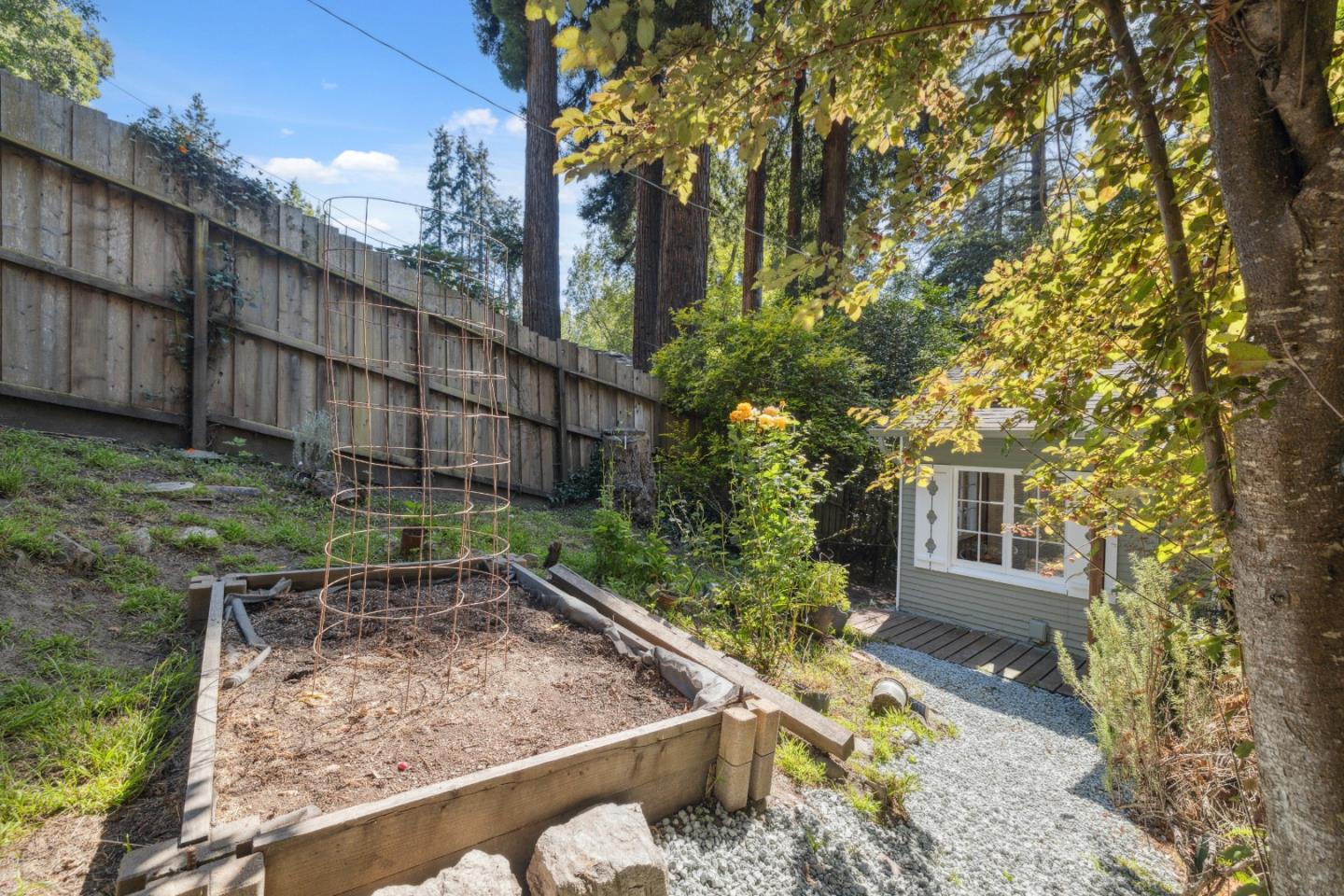 Detail Gallery Image 41 of 88 For 235 Creekside Ln, Santa Cruz,  CA 95060 - 2 Beds | 2 Baths