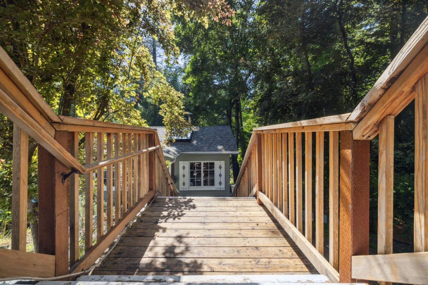 Detail Gallery Image 43 of 88 For 235 Creekside Ln, Santa Cruz,  CA 95060 - 2 Beds | 2 Baths