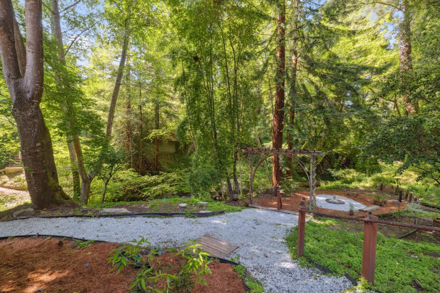 Detail Gallery Image 45 of 88 For 235 Creekside Ln, Santa Cruz,  CA 95060 - 2 Beds | 2 Baths