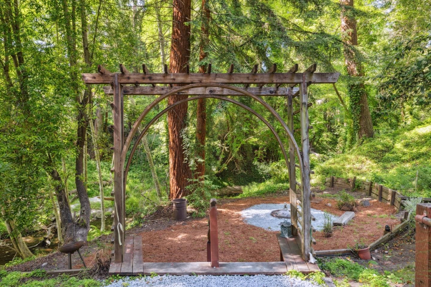 Detail Gallery Image 54 of 88 For 235 Creekside Ln, Santa Cruz,  CA 95060 - 2 Beds | 2 Baths