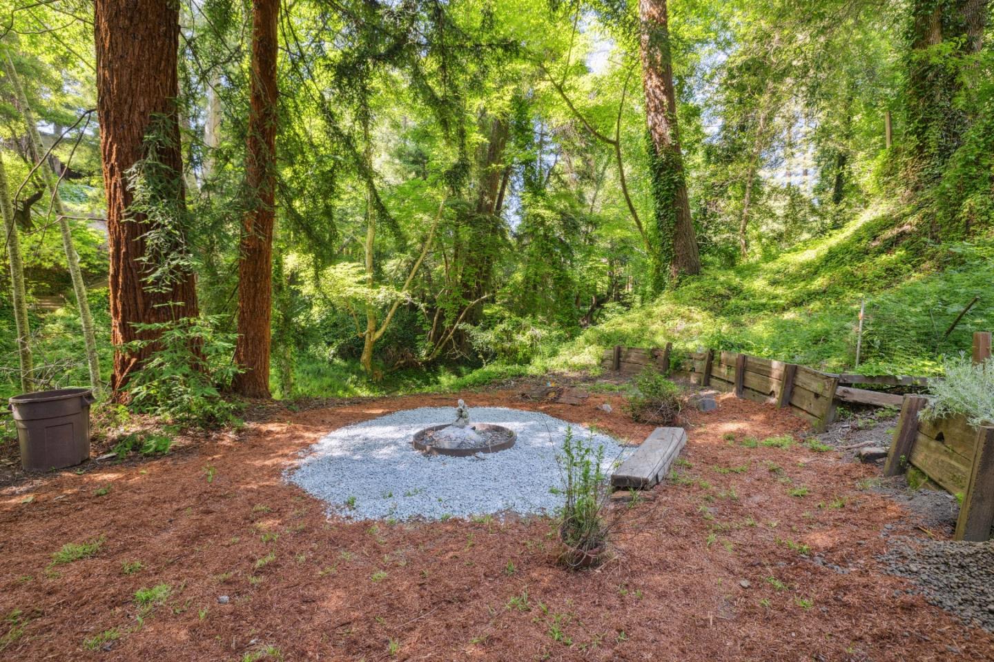 Detail Gallery Image 56 of 88 For 235 Creekside Ln, Santa Cruz,  CA 95060 - 2 Beds | 2 Baths