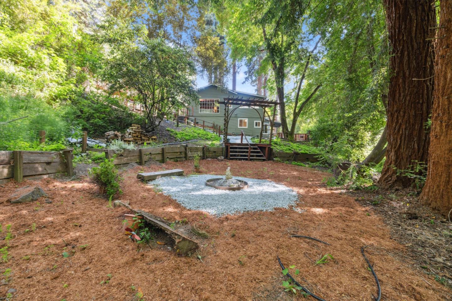 Detail Gallery Image 58 of 88 For 235 Creekside Ln, Santa Cruz,  CA 95060 - 2 Beds | 2 Baths