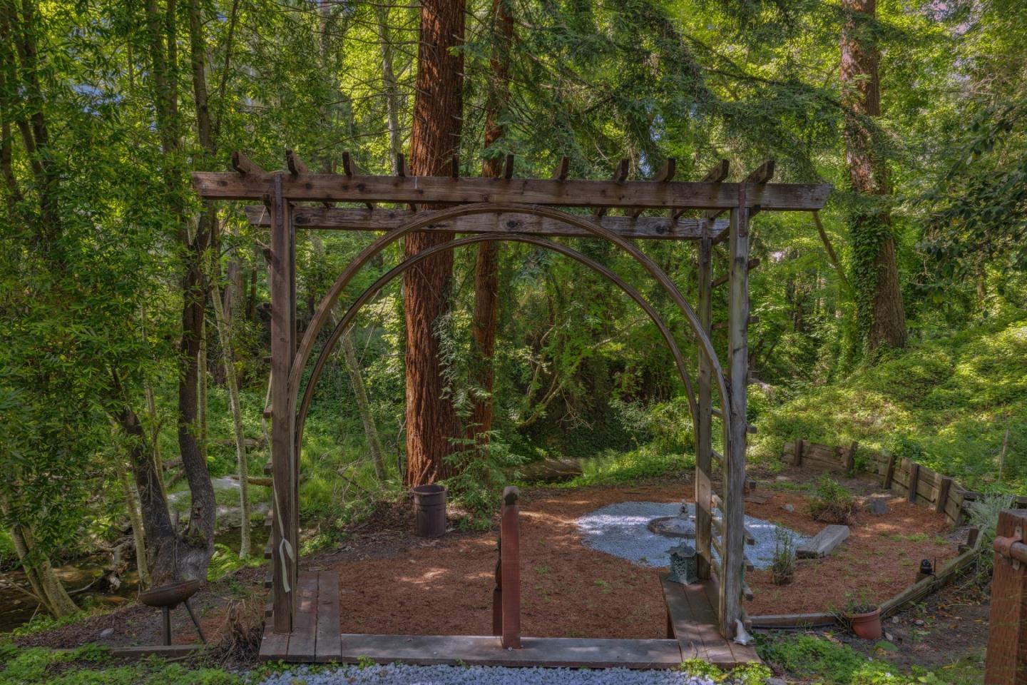Detail Gallery Image 74 of 88 For 235 Creekside Ln, Santa Cruz,  CA 95060 - 2 Beds | 2 Baths