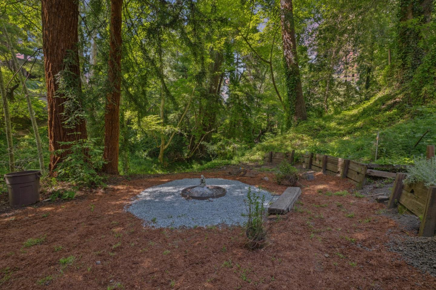 Detail Gallery Image 77 of 88 For 235 Creekside Ln, Santa Cruz,  CA 95060 - 2 Beds | 2 Baths