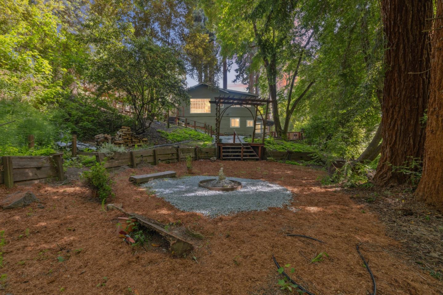 Detail Gallery Image 78 of 88 For 235 Creekside Ln, Santa Cruz,  CA 95060 - 2 Beds | 2 Baths