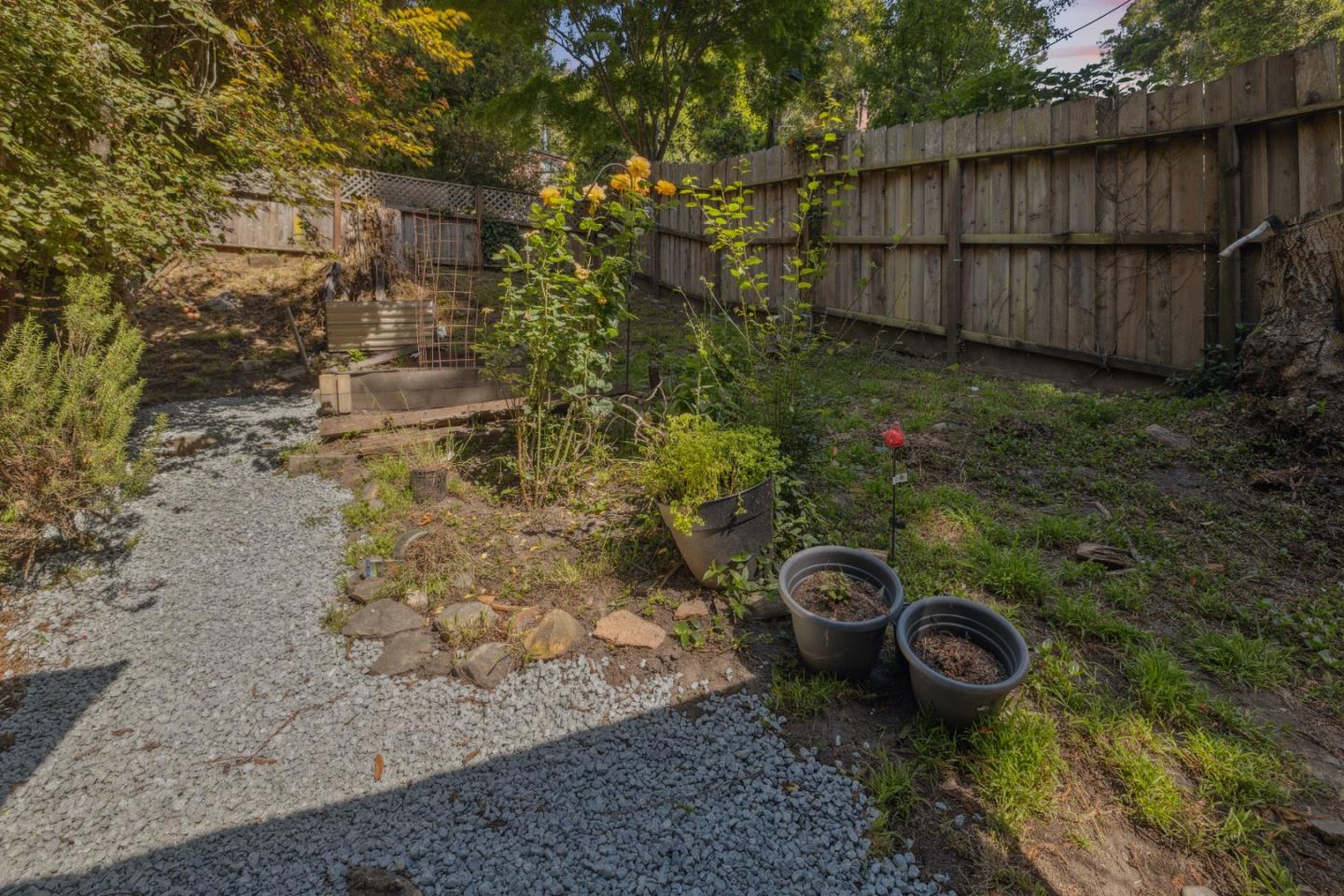 Detail Gallery Image 81 of 88 For 235 Creekside Ln, Santa Cruz,  CA 95060 - 2 Beds | 2 Baths