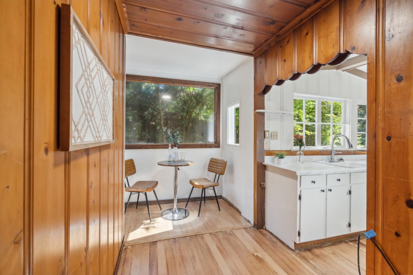 Detail Gallery Image 9 of 88 For 235 Creekside Ln, Santa Cruz,  CA 95060 - 2 Beds | 2 Baths