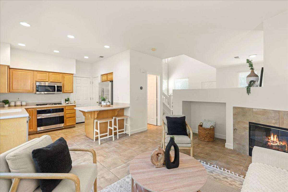 Detail Gallery Image 13 of 34 For 105 Estrada Dr, Mountain View,  CA 94043 - 4 Beds | 2/1 Baths