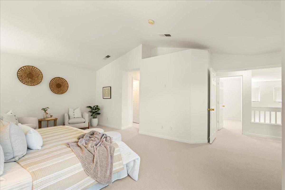 Detail Gallery Image 18 of 34 For 105 Estrada Dr, Mountain View,  CA 94043 - 4 Beds | 2/1 Baths