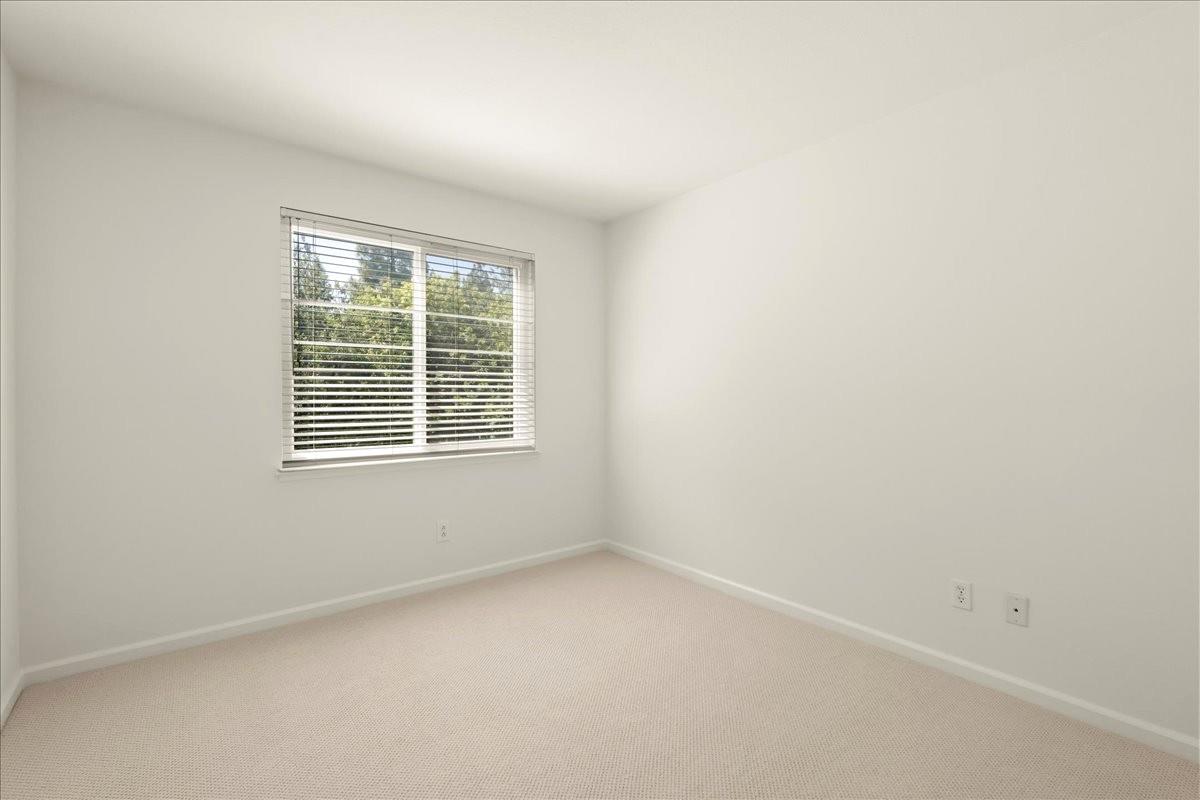 Detail Gallery Image 26 of 34 For 105 Estrada Dr, Mountain View,  CA 94043 - 4 Beds | 2/1 Baths