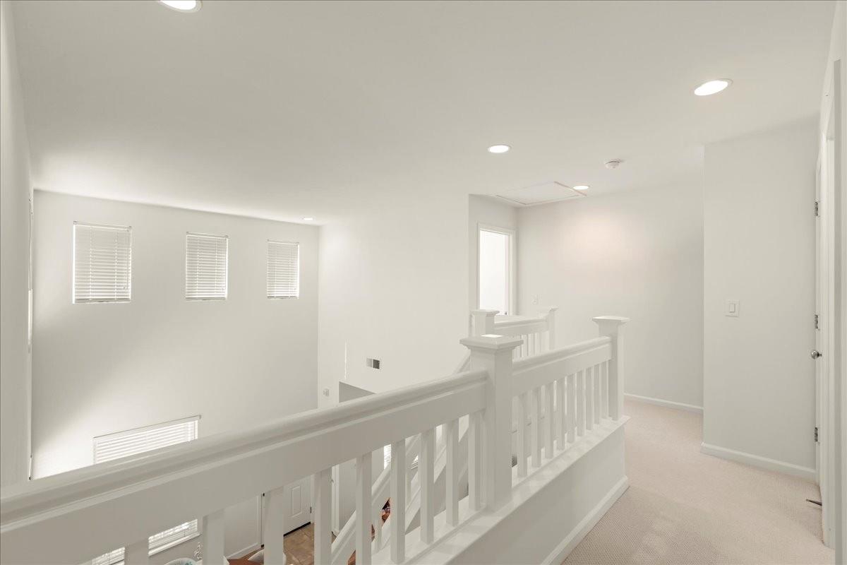 Detail Gallery Image 27 of 34 For 105 Estrada Dr, Mountain View,  CA 94043 - 4 Beds | 2/1 Baths