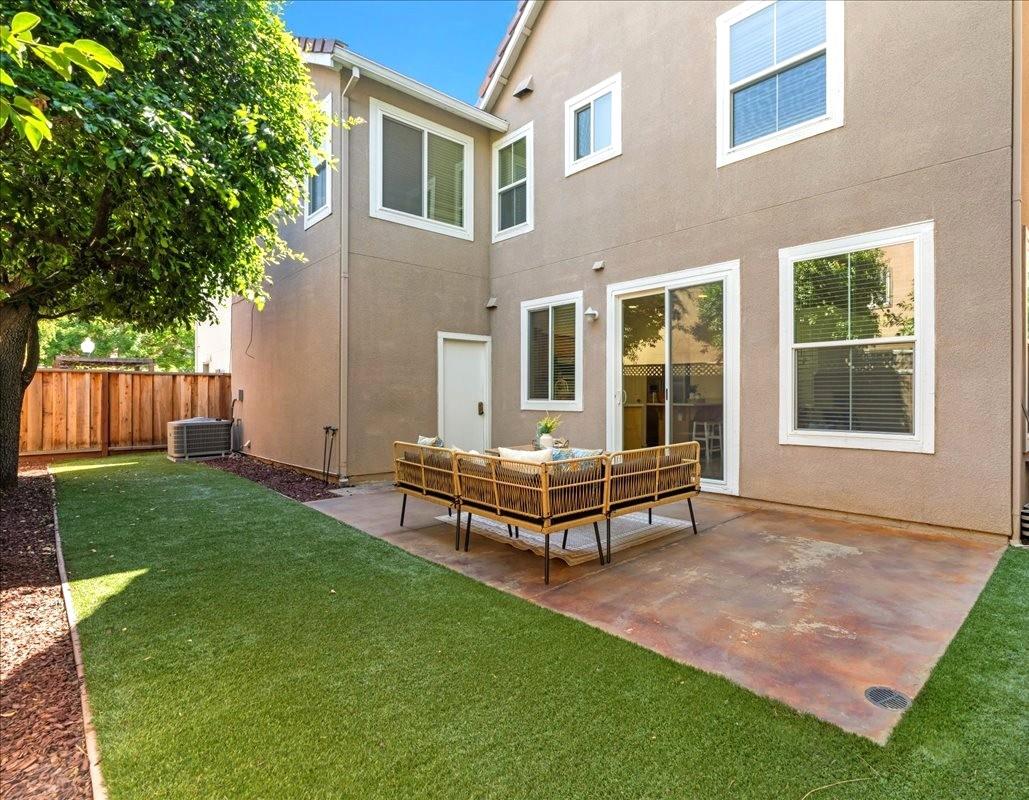 Detail Gallery Image 28 of 34 For 105 Estrada Dr, Mountain View,  CA 94043 - 4 Beds | 2/1 Baths