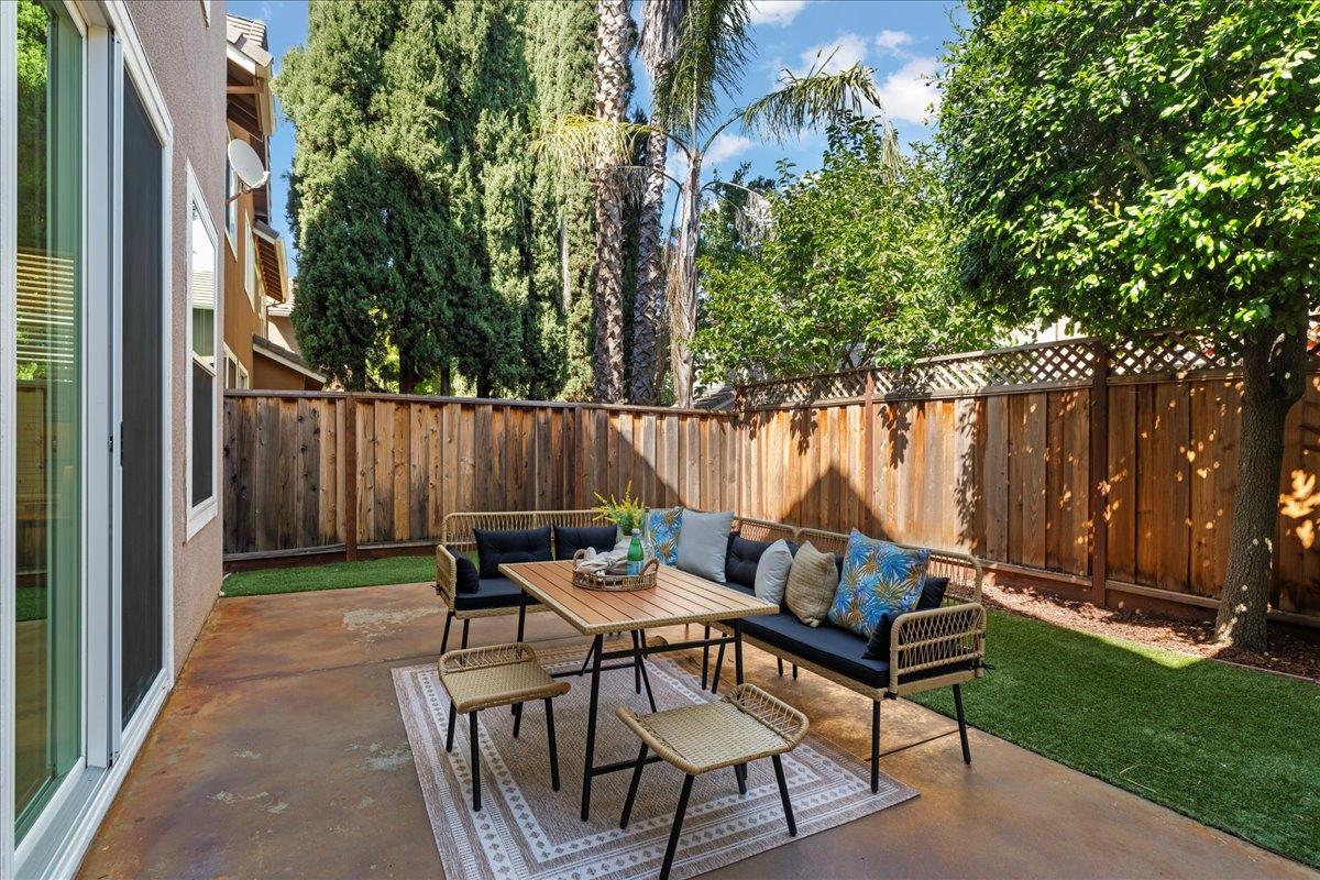 Detail Gallery Image 29 of 34 For 105 Estrada Dr, Mountain View,  CA 94043 - 4 Beds | 2/1 Baths