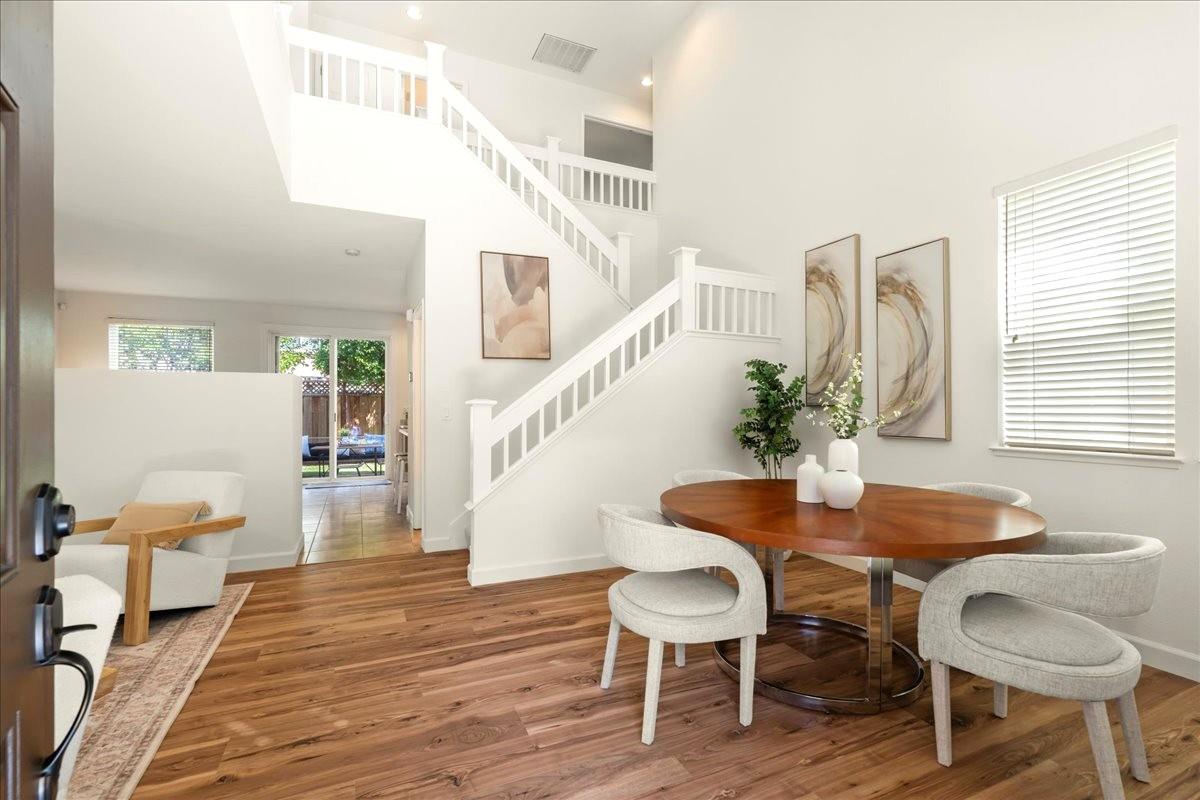 Detail Gallery Image 6 of 34 For 105 Estrada Dr, Mountain View,  CA 94043 - 4 Beds | 2/1 Baths