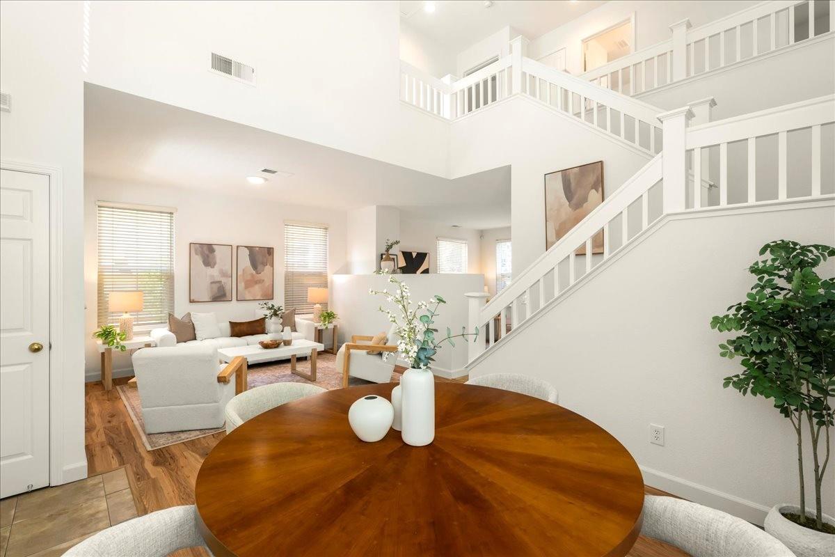 Detail Gallery Image 7 of 34 For 105 Estrada Dr, Mountain View,  CA 94043 - 4 Beds | 2/1 Baths