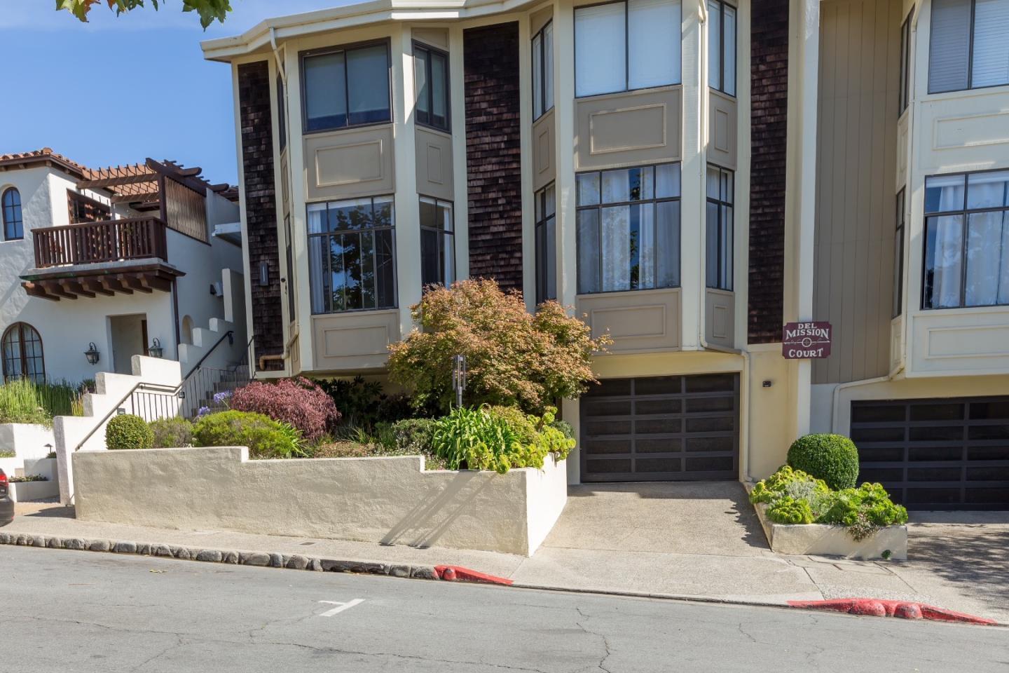 Detail Gallery Image 2 of 16 For Mission Se 4th St 3n,  Carmel,  CA 93923 - 1 Beds | 1 Baths