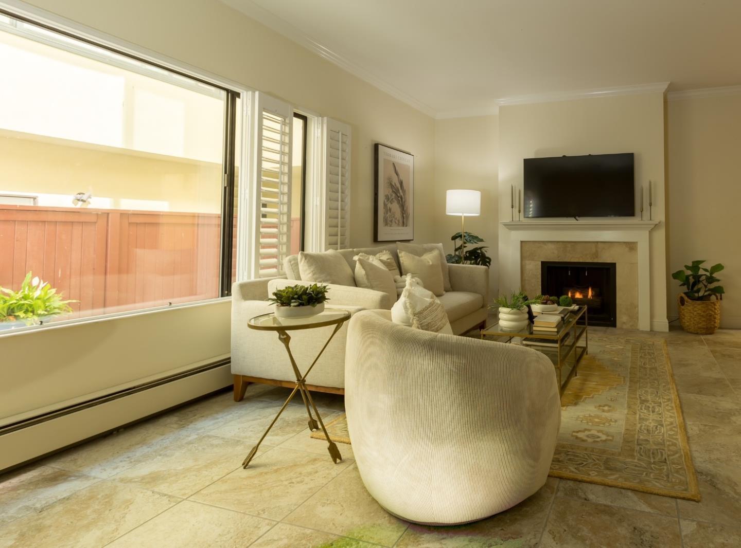 Detail Gallery Image 4 of 16 For Mission Se 4th St 3n,  Carmel,  CA 93923 - 1 Beds | 1 Baths