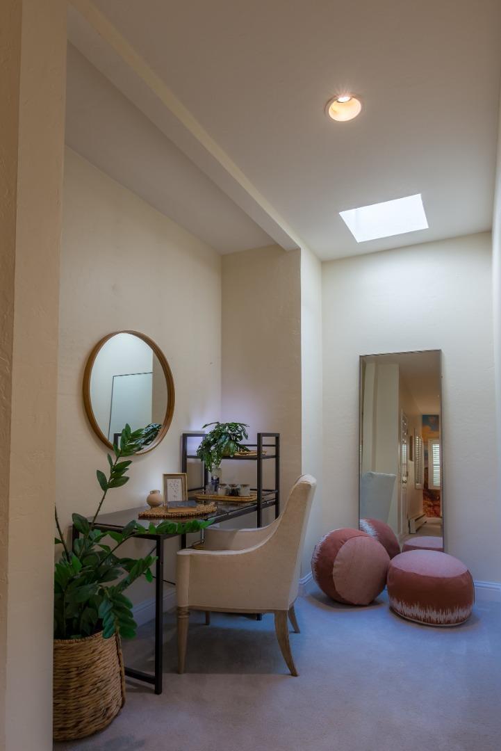 Detail Gallery Image 8 of 16 For Mission Se 4th St 3n,  Carmel,  CA 93923 - 1 Beds | 1 Baths