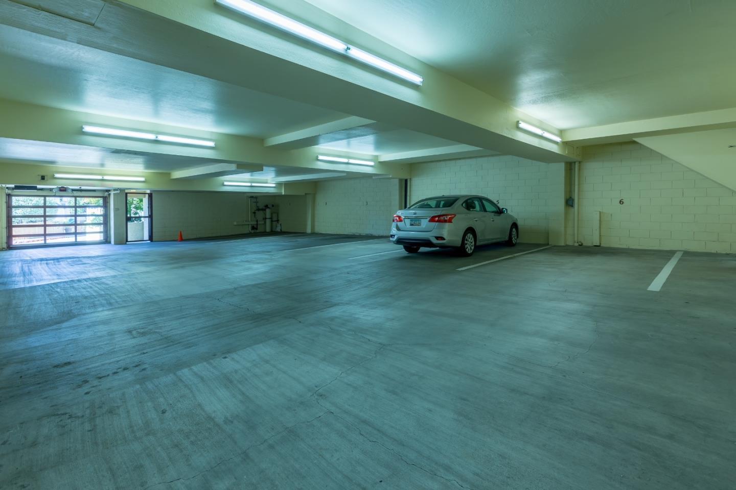 Detail Gallery Image 9 of 16 For Mission Se 4th St 3n,  Carmel,  CA 93923 - 1 Beds | 1 Baths