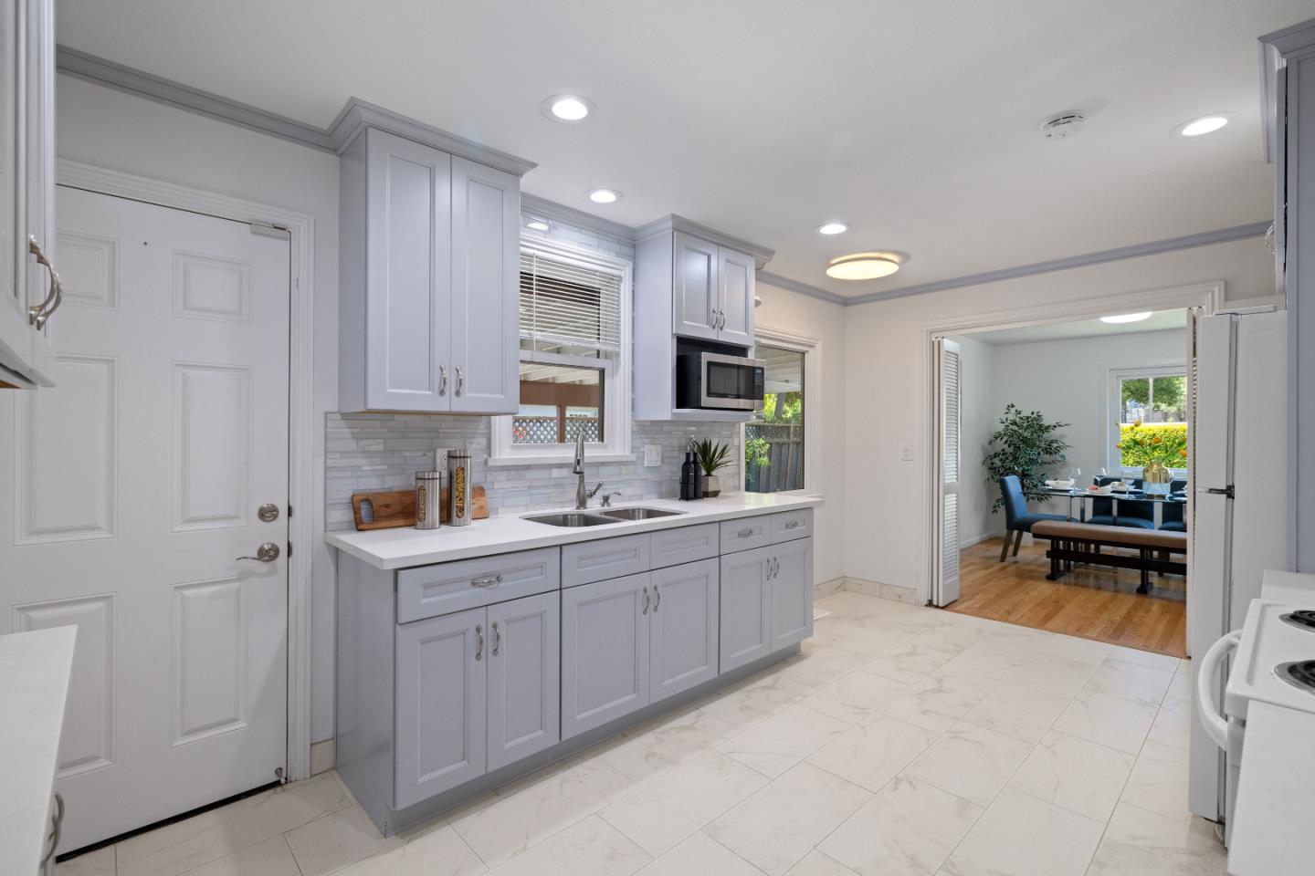Detail Gallery Image 9 of 30 For 903 Alameda De Las Pulgas, Belmont,  CA 94002 - 3 Beds | 2 Baths