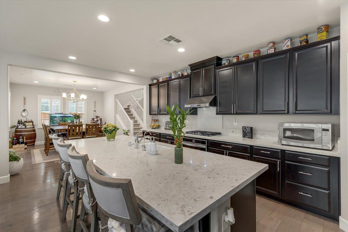Detail Gallery Image 11 of 53 For 738 Sullivan Way, Gilroy,  CA 95020 - 4 Beds | 3 Baths