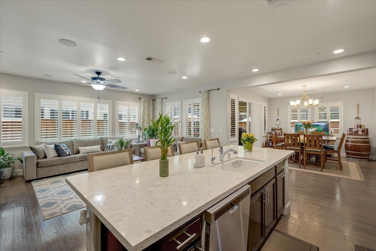 Detail Gallery Image 13 of 53 For 738 Sullivan Way, Gilroy,  CA 95020 - 4 Beds | 3 Baths