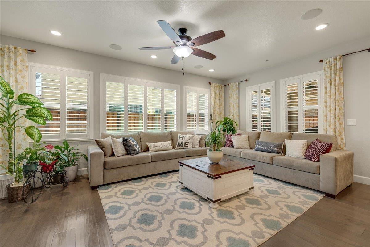 Detail Gallery Image 14 of 53 For 738 Sullivan Way, Gilroy,  CA 95020 - 4 Beds | 3 Baths