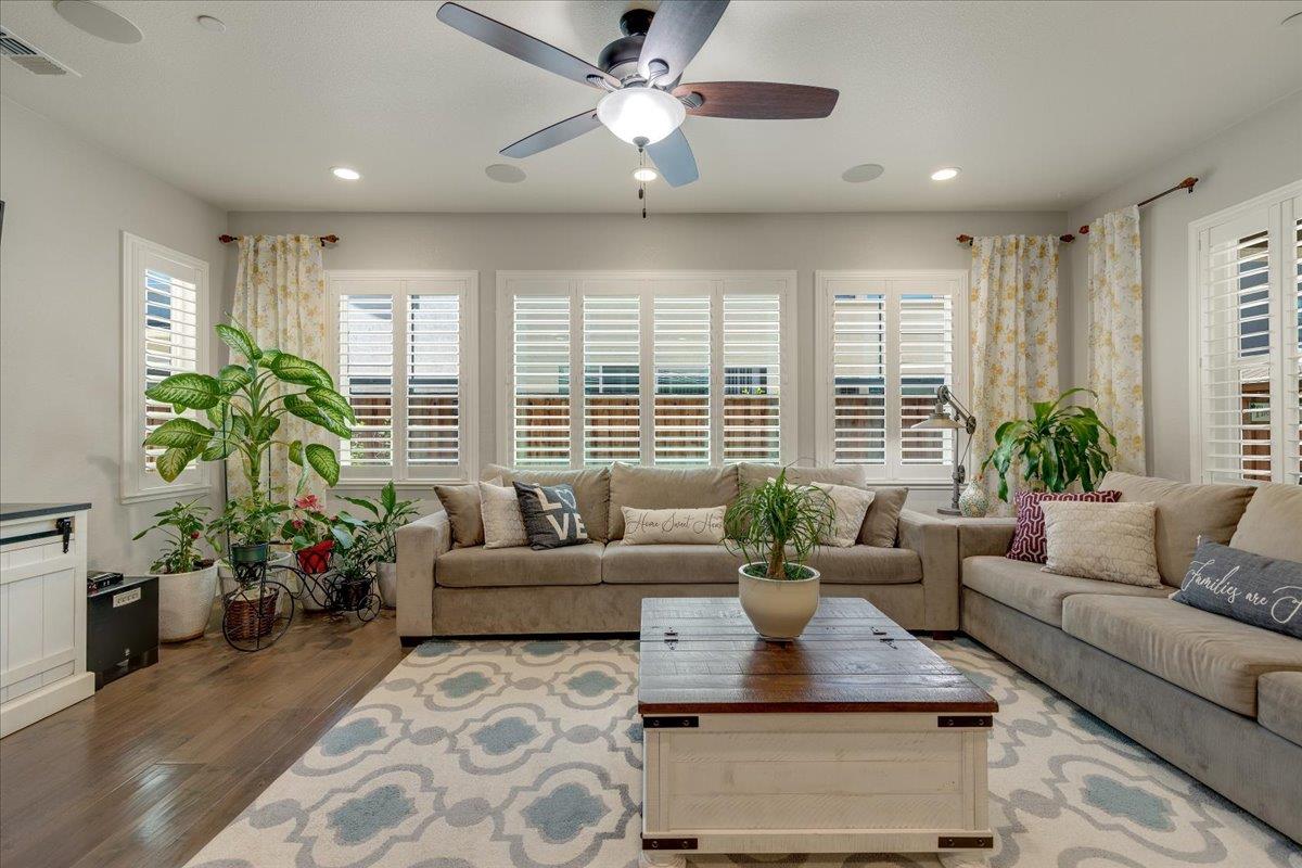 Detail Gallery Image 15 of 53 For 738 Sullivan Way, Gilroy,  CA 95020 - 4 Beds | 3 Baths