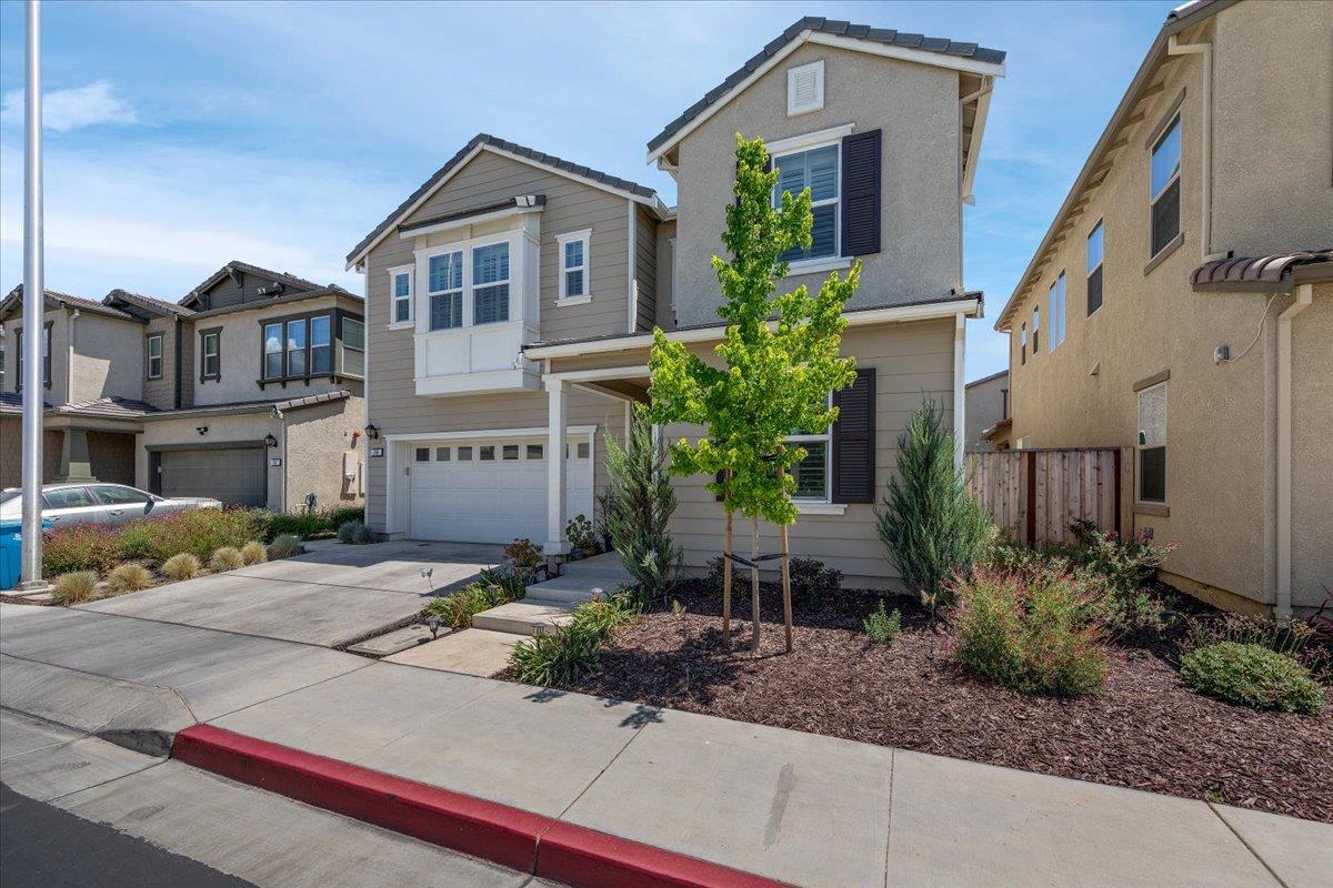 Detail Gallery Image 4 of 53 For 738 Sullivan Way, Gilroy,  CA 95020 - 4 Beds | 3 Baths