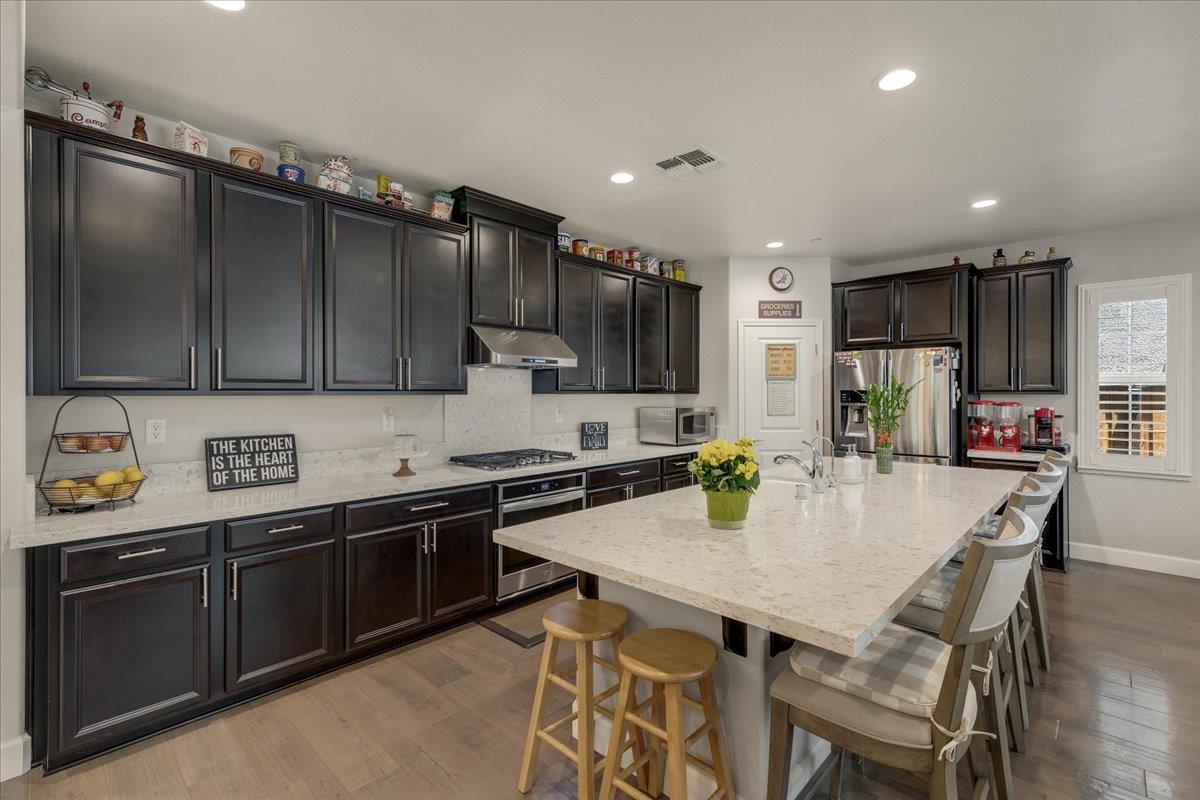 Detail Gallery Image 8 of 53 For 738 Sullivan Way, Gilroy,  CA 95020 - 4 Beds | 3 Baths