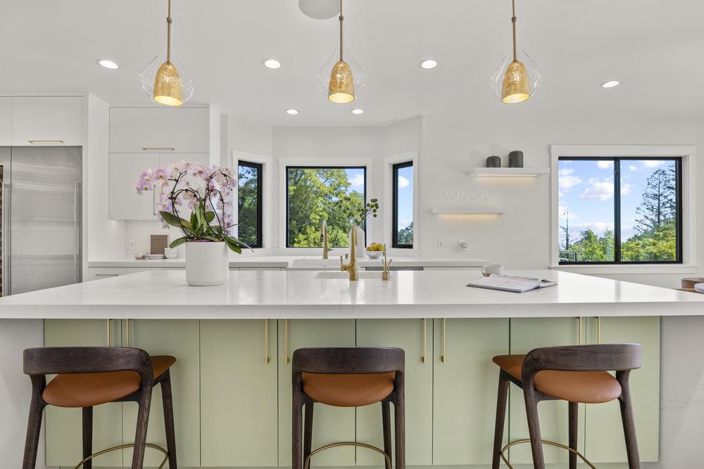 Detail Gallery Image 15 of 68 For 1095 Macadamia Dr, Hillsborough,  CA 94010 - 5 Beds | 5/1 Baths