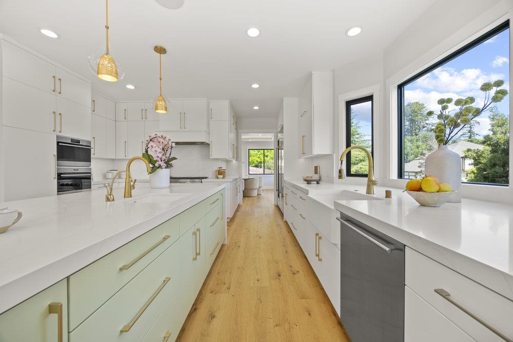 Detail Gallery Image 16 of 68 For 1095 Macadamia Dr, Hillsborough,  CA 94010 - 5 Beds | 5/1 Baths