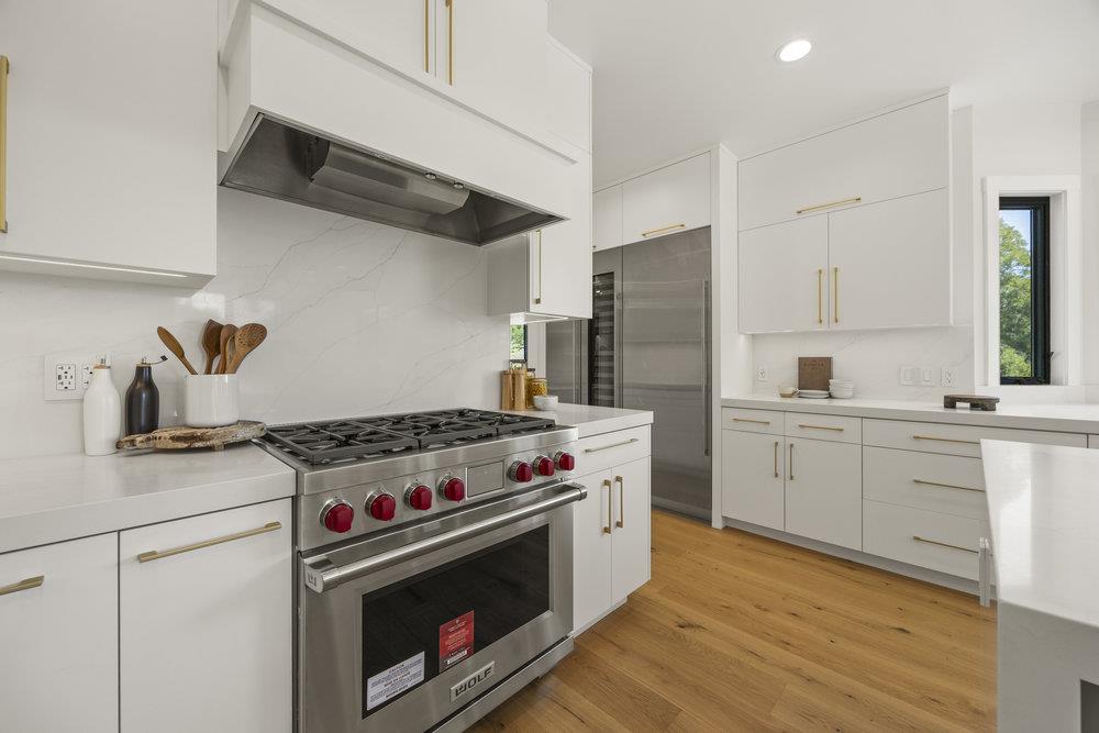 Detail Gallery Image 17 of 68 For 1095 Macadamia Dr, Hillsborough,  CA 94010 - 5 Beds | 5/1 Baths