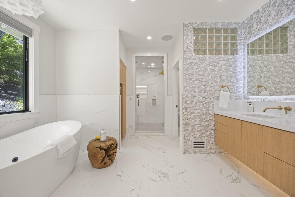 Detail Gallery Image 21 of 68 For 1095 Macadamia Dr, Hillsborough,  CA 94010 - 5 Beds | 5/1 Baths