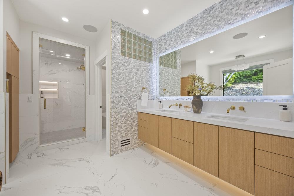Detail Gallery Image 22 of 68 For 1095 Macadamia Dr, Hillsborough,  CA 94010 - 5 Beds | 5/1 Baths