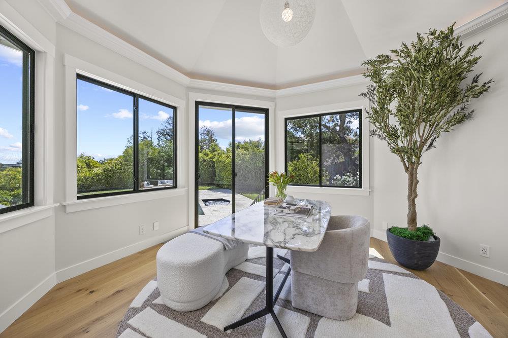 Detail Gallery Image 25 of 68 For 1095 Macadamia Dr, Hillsborough,  CA 94010 - 5 Beds | 5/1 Baths