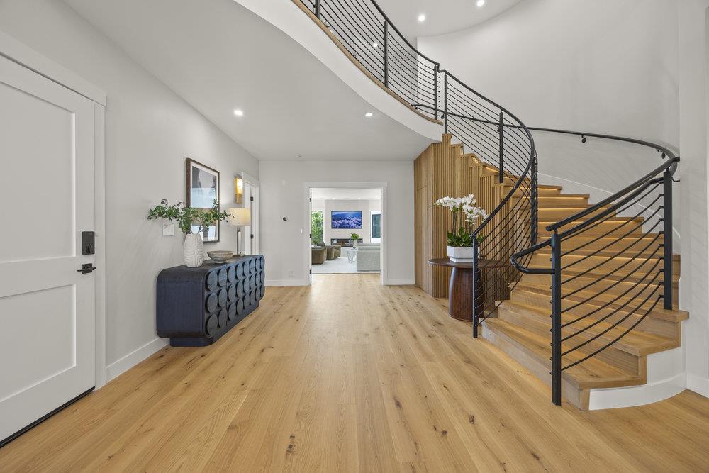Detail Gallery Image 3 of 68 For 1095 Macadamia Dr, Hillsborough,  CA 94010 - 5 Beds | 5/1 Baths
