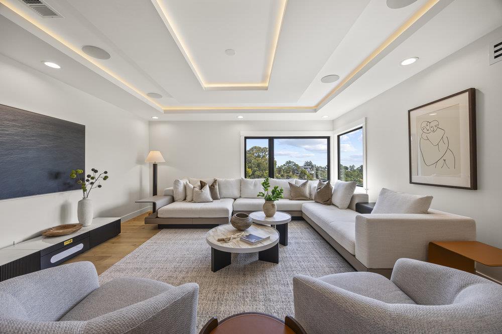 Detail Gallery Image 30 of 68 For 1095 Macadamia Dr, Hillsborough,  CA 94010 - 5 Beds | 5/1 Baths