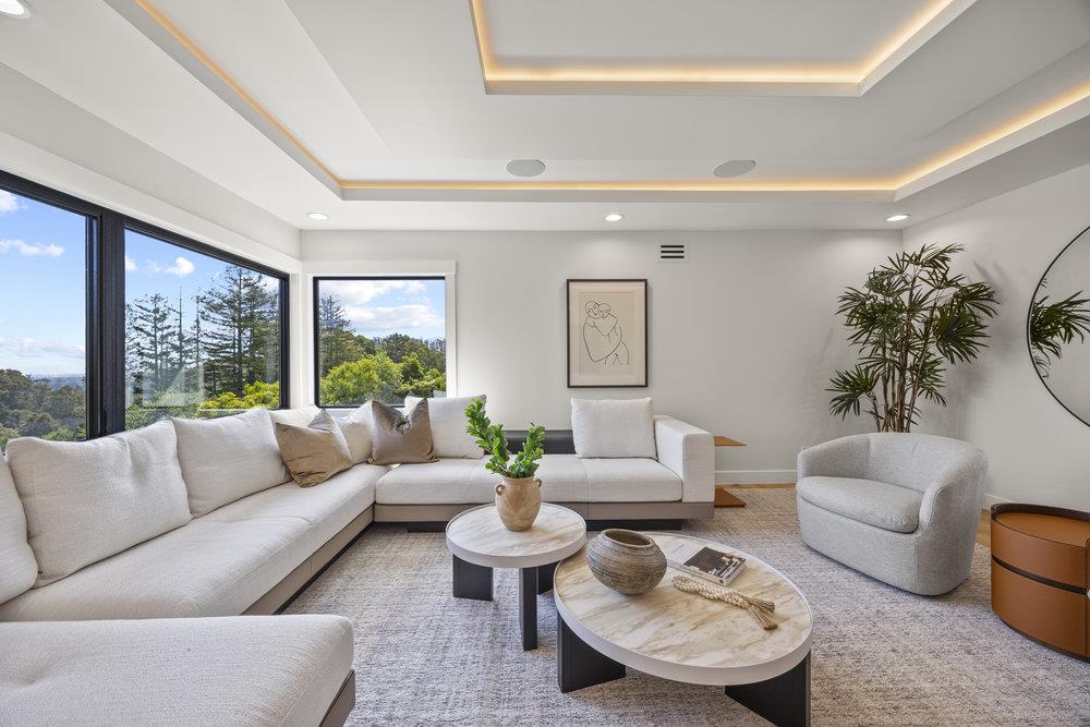 Detail Gallery Image 32 of 68 For 1095 Macadamia Dr, Hillsborough,  CA 94010 - 5 Beds | 5/1 Baths