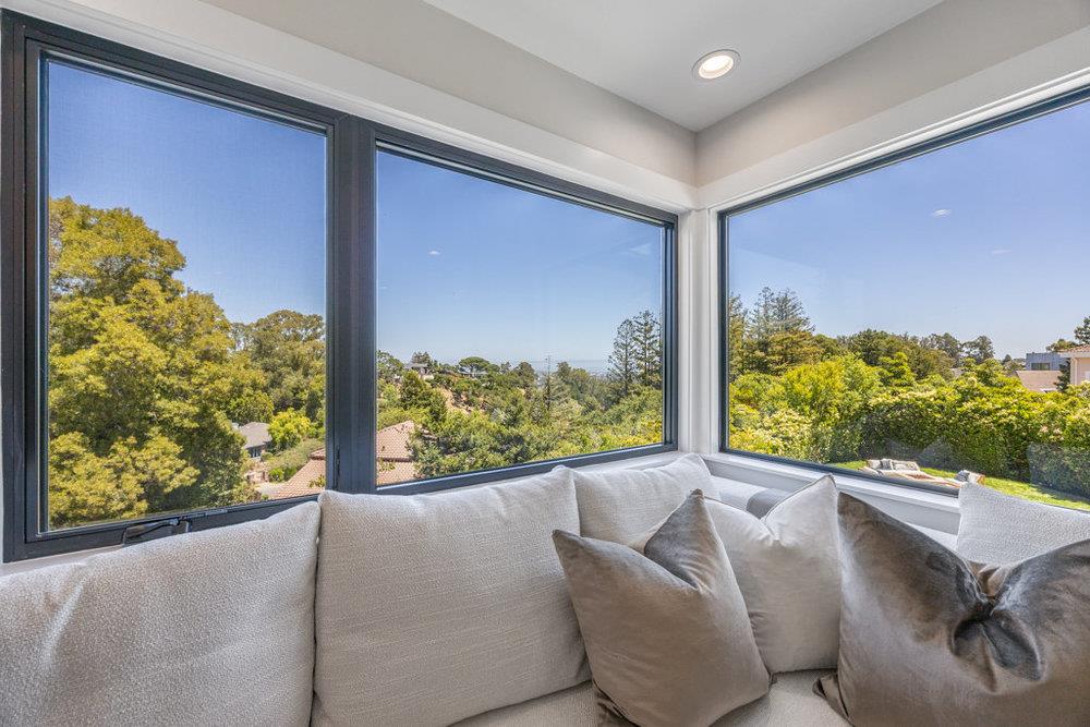 Detail Gallery Image 33 of 68 For 1095 Macadamia Dr, Hillsborough,  CA 94010 - 5 Beds | 5/1 Baths