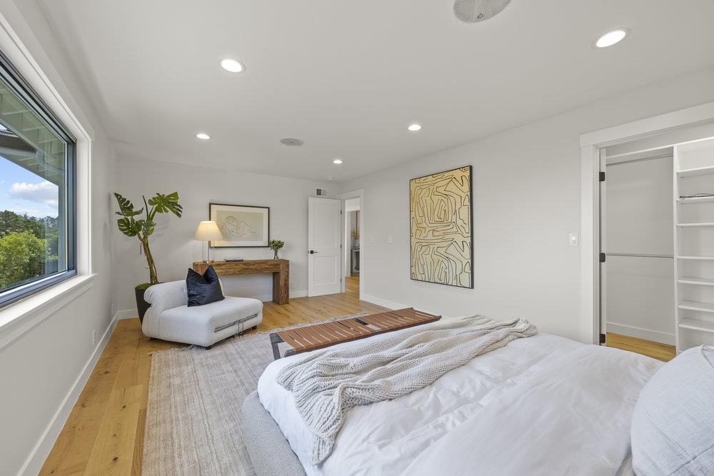 Detail Gallery Image 36 of 68 For 1095 Macadamia Dr, Hillsborough,  CA 94010 - 5 Beds | 5/1 Baths
