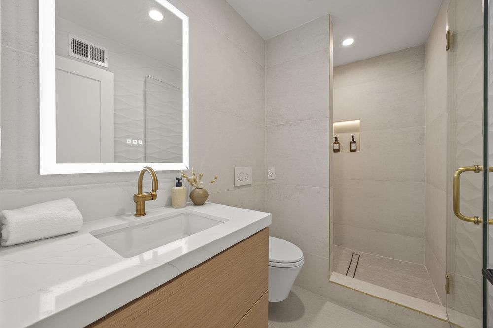 Detail Gallery Image 37 of 68 For 1095 Macadamia Dr, Hillsborough,  CA 94010 - 5 Beds | 5/1 Baths